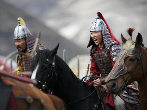 Bild aus dem Film "Mulan": Krieger auf Pferden