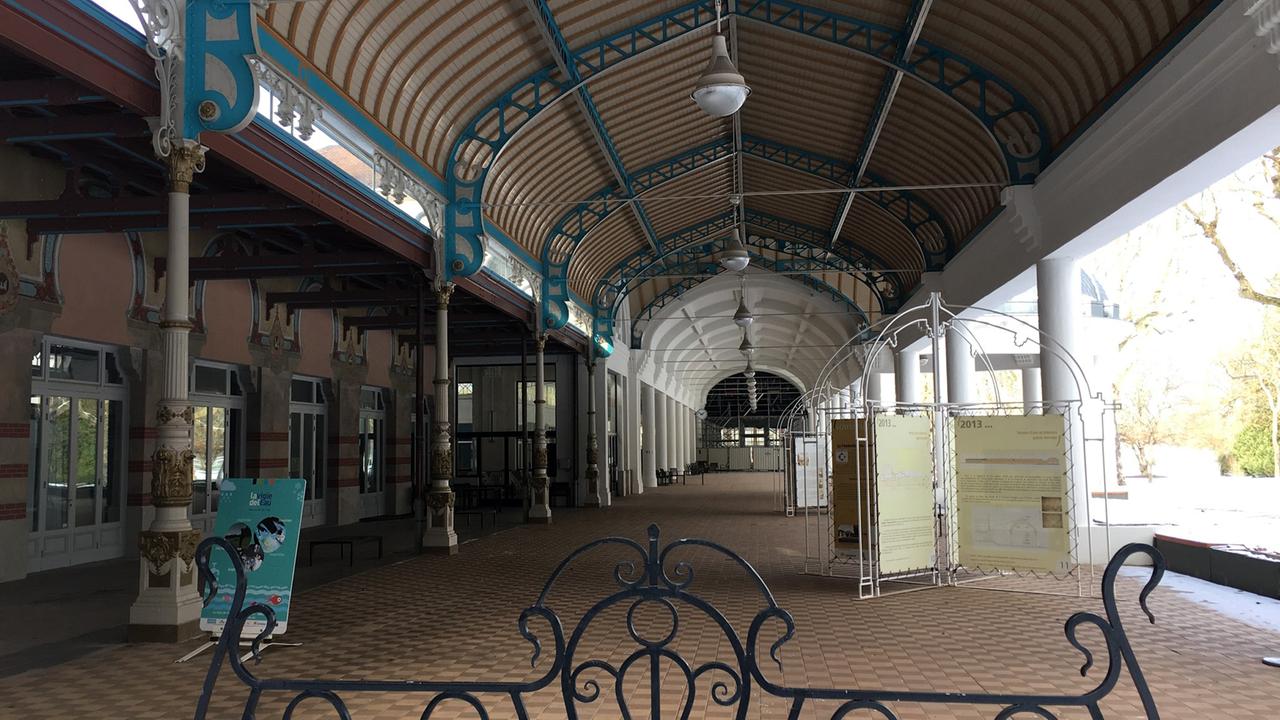 Die große Wandelhalle bildet das Zentrum der Thermalanlagen von Vittel. Sie wurde um die Jahrhundertwende errichtet und zeugt von der prestigeträchtigen Vergangenheit des Heilbads. Die große Wandelhalle bildet das Zentrum der Thermalanlagen von Vittel. Sie wurde um die Jahrhundertwende errichtet und zeugt von der prestigeträchtigen Vergangenheit des Heilbads.