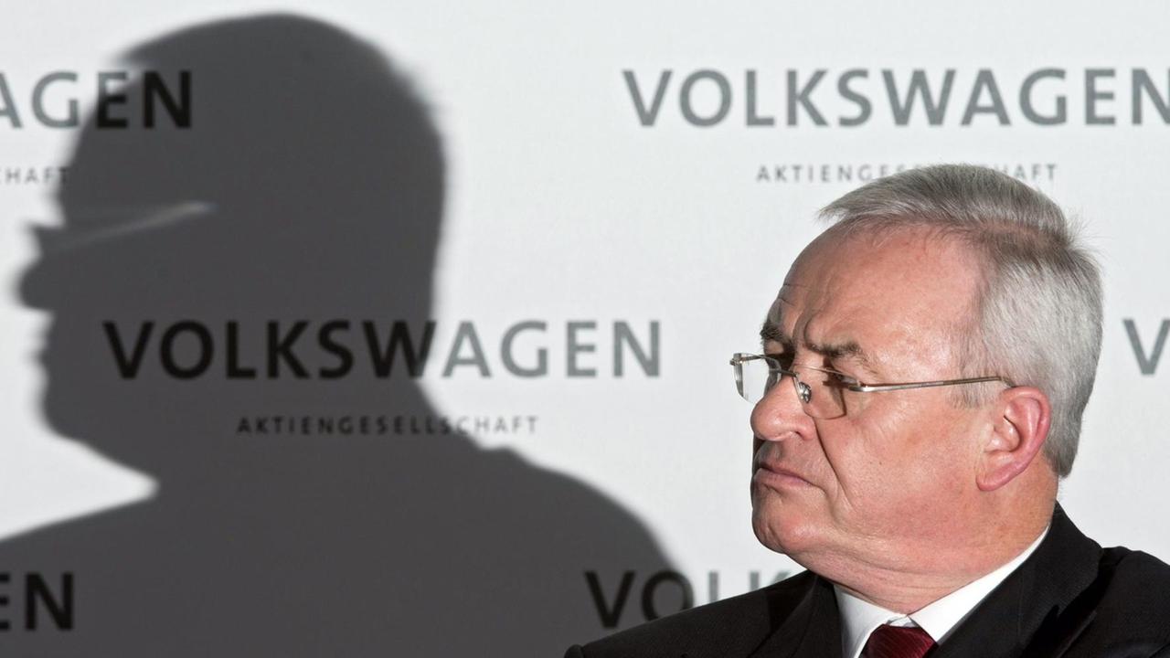 VW-Chef Martin Winterkorn übernimmt die Verantwortung für die Abgasaffäre und tritt zurück.