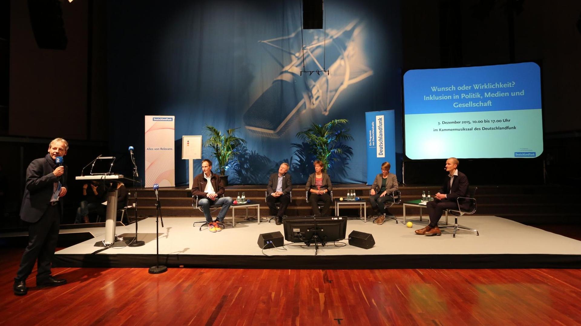 Das Podium beim DLF-Symposium über Sport und Inklusion Das Podium beim DLF-Symposium über Sport und Inklusion