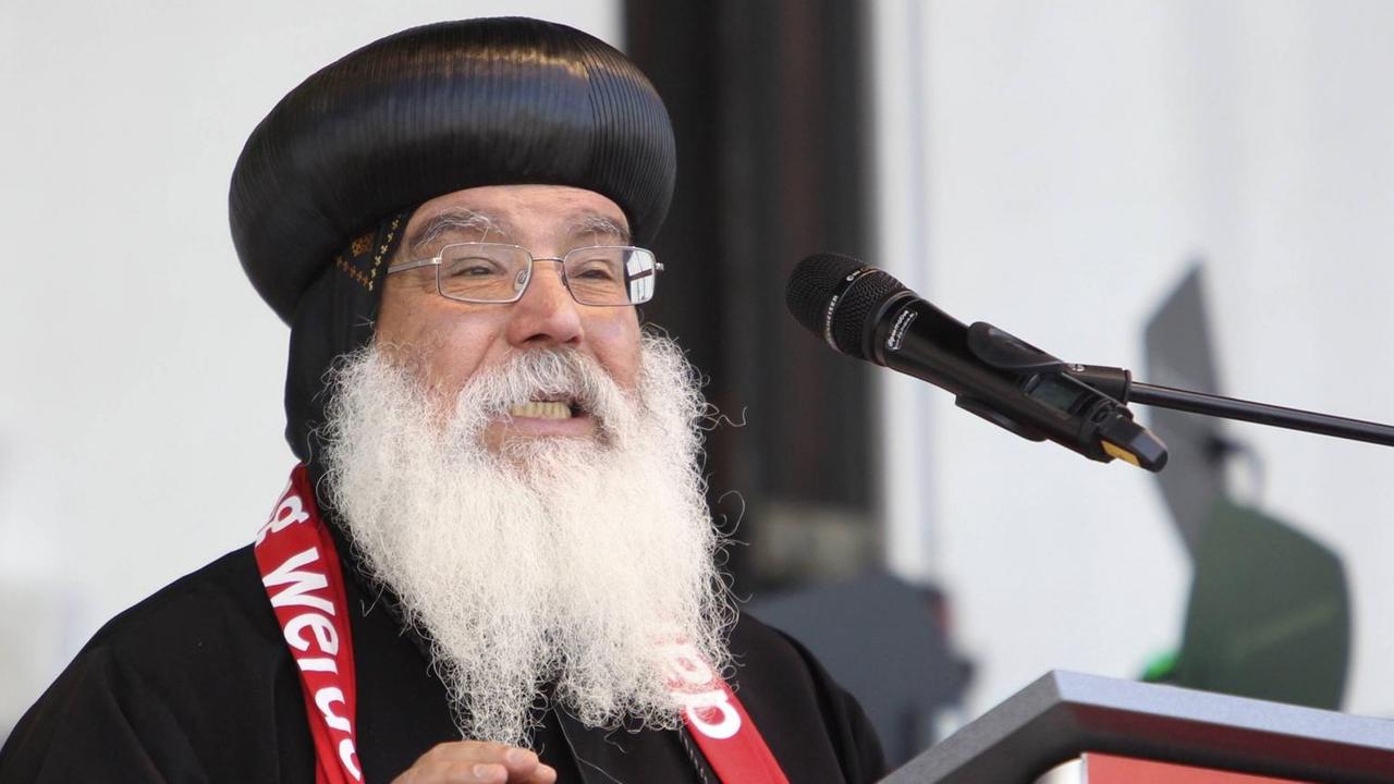 Der koptische Bischof Anba Damian beim Evangelischen Kirchentag in Stuttgart 2015. Der koptische Bischof Anba Damian beim Evangelischen Kirchentag in Stuttgart 2015.