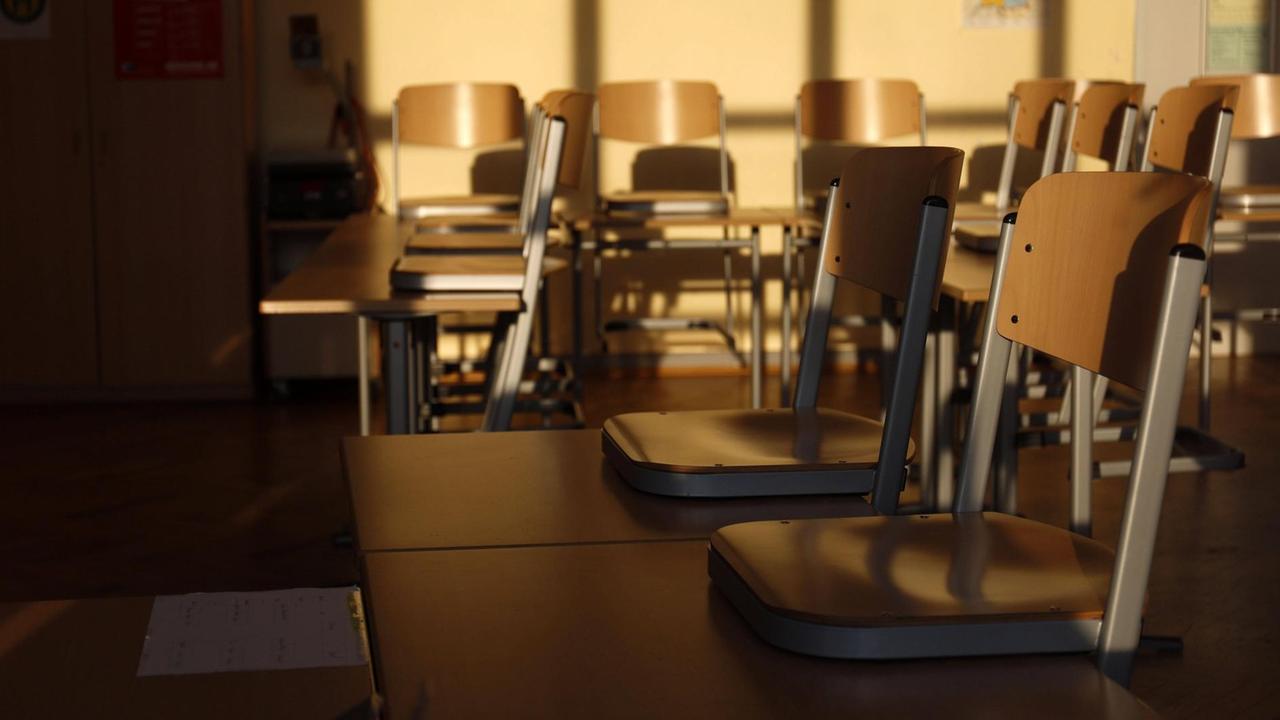 Ein leeres Klassenzimmer in Düsseldorf am 7. April 2020 Ein leeres Klassenzimmer in Düsseldorf am 7. April 2020
