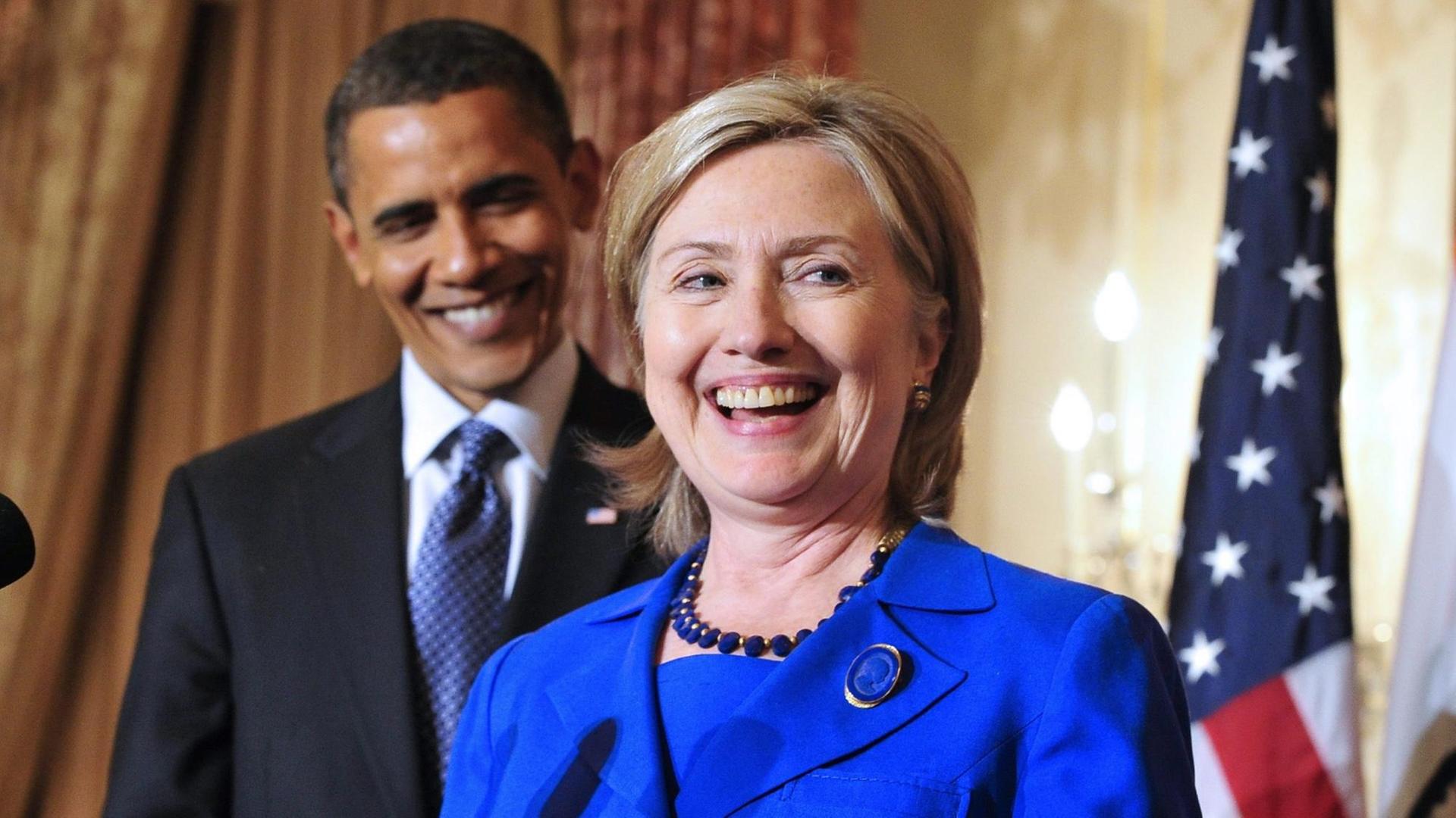 Die US-Außenministerin Hillary Clinton und US-Präsident Barack Obama im Juni 2010 beim Empfang des indischen Außenministers in Washington. Die US-Außenministerin Hillary Clinton und US-Präsident Barack Obama im Juni 2010 beim Empfang des indischen Außenministers in Washington.
