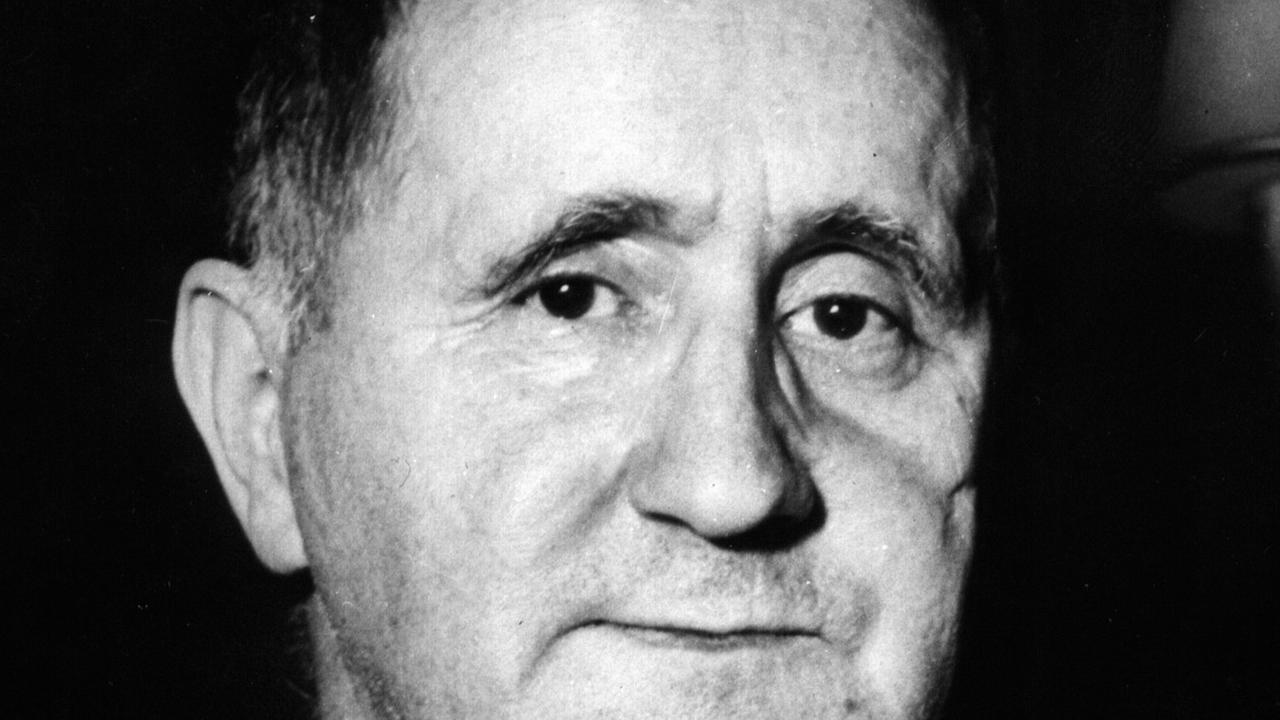 Undatierte Aufnahme des Dichters Bertolt Brecht Undatierte Aufnahme des Dichters Bertolt Brecht