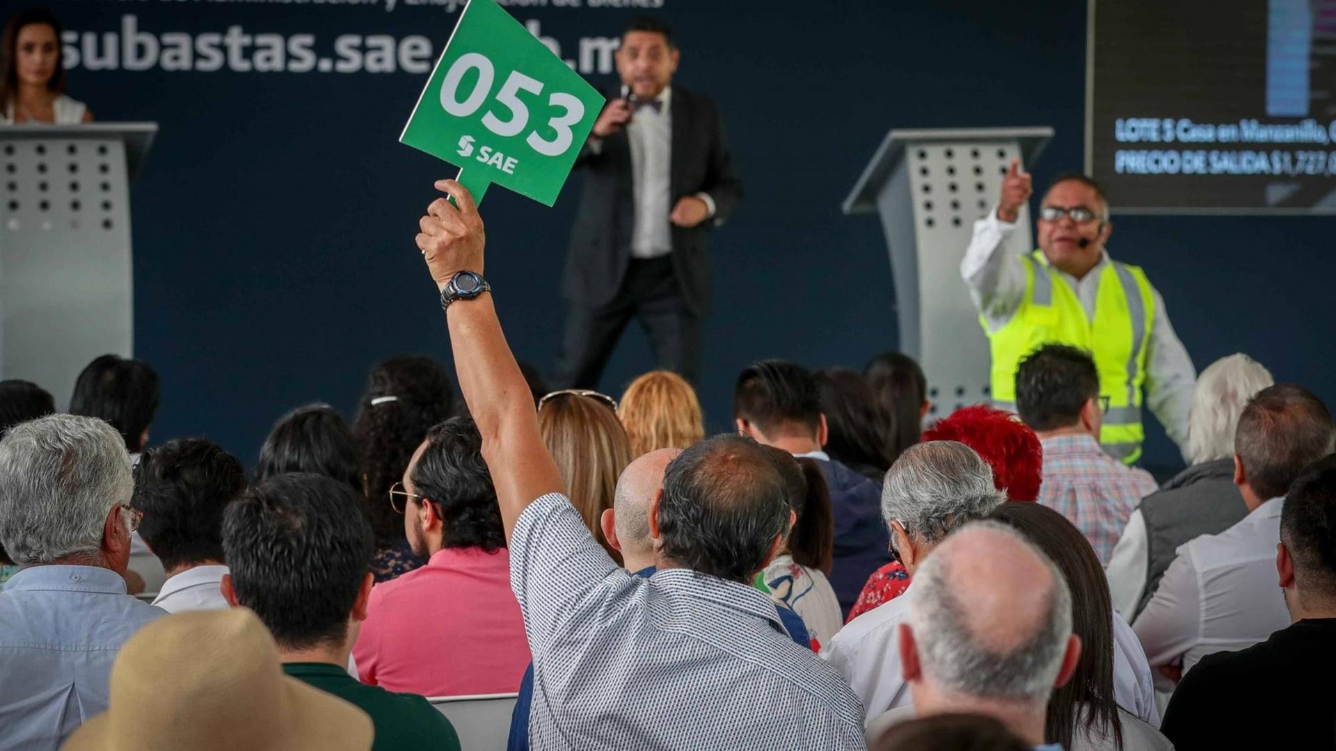 July 20, 2019 - EUM20190720NAC14.JPG .CIUDAD DE MEXICO. PresidencyPresidencia-SAE.- 20 de julio de 2019. Expertos senalan que propiedades ligadas a crimenes llegan al Servicio de Administracion y Enajenacion (SAE) con retraso, debido a que investigaciones tardan mucho en concluirse. En el gobierno de Andres Manuel Lopez Obrador, el SAE se ha convertido en una de las principales de ingresos con las subastas de los bienes incautados. Foto: Archivo Agencia EL UNIVERSALEELG *** July 20, 2019 EUM20190720NAC14 JPG CIUDAD DE MEXICO PresidencyPresidencia SAE July 20, 2019 Experts note that crime-related properties arrive at the Servicio de Administracion y Enajenacion SAE with delay, because investigations take a long time to conclude In the government of Andres Manuel Lopez Obrador, the SAE has become one of the main sources of revenu PUBLICATIONxINxGERxSUIxAUTxONLY - ZUMAu78_ 20190720_zaf_u78_068 Copyright: xElxUniversalx July 20, 2019 - EUM20190720NAC14.JPG .CIUDAD DE MEXICO. PresidencyPresidencia-SAE.- 20 de julio de 2019. Expertos senalan que propiedades ligadas a crimenes llegan al Servicio de Administracion y Enajenacion (SAE) con retraso, debido a que investigaciones tardan mucho en concluirse. En el gobierno de Andres Manuel Lopez Obrador, el SAE se ha convertido en una de las principales de ingresos con las subastas de los bienes incautados. Foto: Archivo Agencia EL UNIVERSALEELG *** July 20, 2019 EUM20190720NAC14 JPG CIUDAD DE MEXICO PresidencyPresidencia SAE July 20, 2019 Experts note that crime-related properties arrive at the Servicio de Administracion y Enajenacion SAE with delay, because investigations take a long time to conclude In the government of Andres Manuel Lopez Obrador, the SAE has become one of the main sources of revenu PUBLICATIONxINxGERxSUIxAUTxONLY - ZUMAu78_ 20190720_zaf_u78_068 Copyright: xElxUniversalx