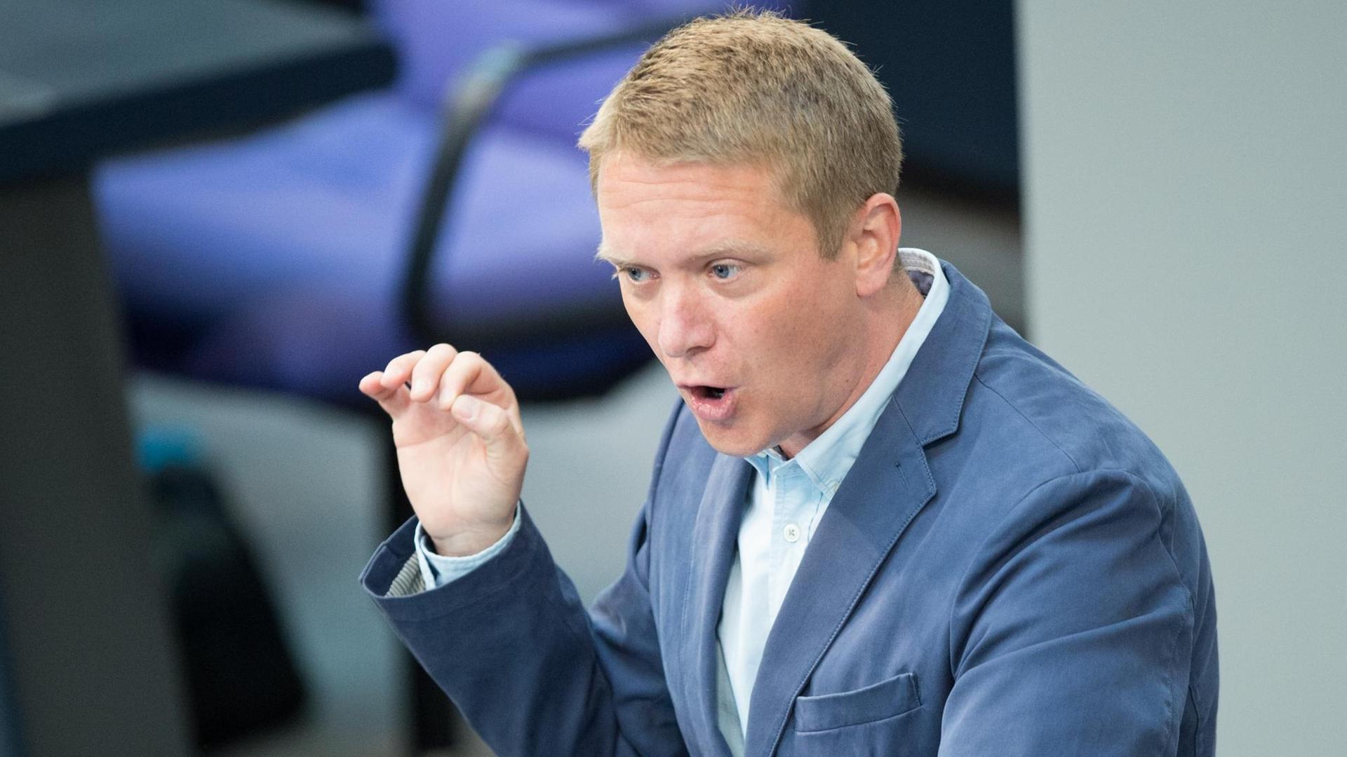 Der Linken-Politiker Jan Korte spricht im Bundestag. Der Linken-Politiker Jan Korte spricht im Bundestag.