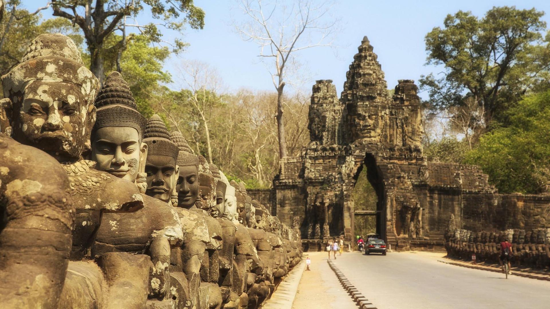 Eingang zum Angkor Wat Tempel in Kambodscha Eingang zum Angkor Wat Tempel in Kambodscha