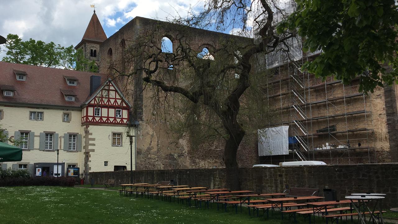 Die Stiftsruine von Bad Hersfeld ist jedes Jahr Kulisse für die Theaterfestspiele. Die Stiftsruine von Bad Hersfeld ist jedes Jahr Kulisse für die Theaterfestspiele.