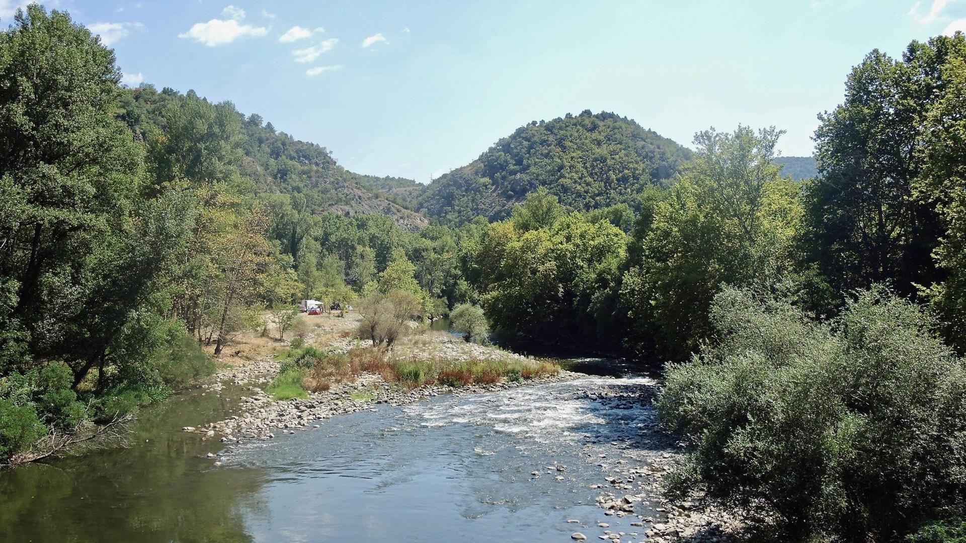 Der Fluss Struma in der Kresna-Schlucht in Bulgarien