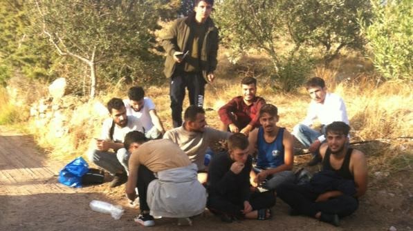 Flüchtlinge an einer Landstraße Flüchtlinge an einer Landstraße
