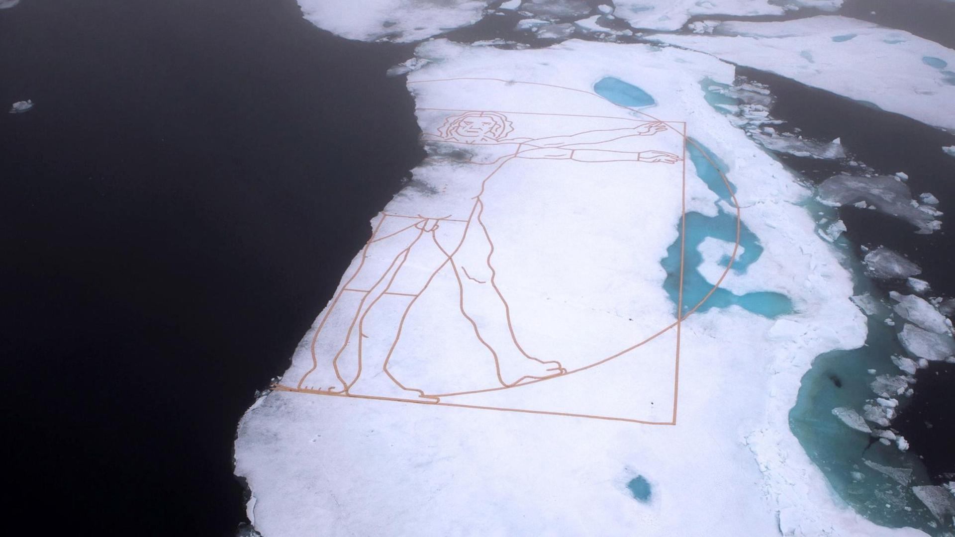 Menschen bilden in der Arktis eine Skulptur: einen wegschmelzenden vitruvianischen Mensch