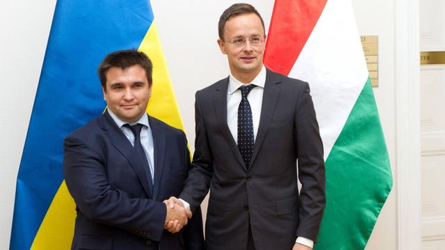 BUDAPEST, Oct. 12, 2017 -- Der ukrainische Außenminister Pavlo Klimkin (L) beim Treffen in Budapest mit dem ungarischen Minister Peter Szijjarto.