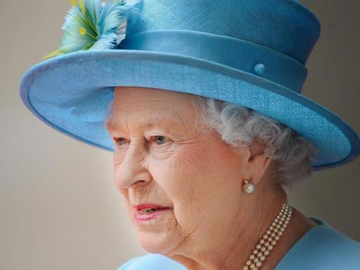 Queen Elizabeth II bei der Einweihung des neuen BBC-Hauptsitzes in London