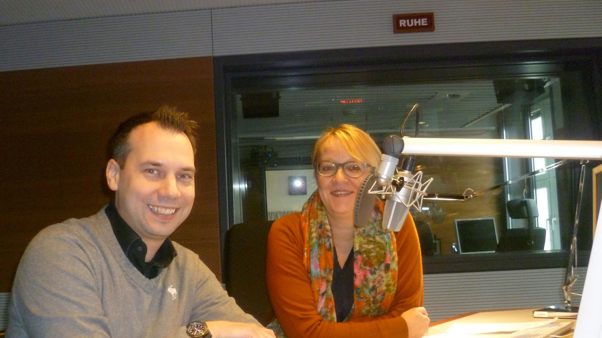 Schriftsteller Sebastian Fitzek im Gespräch mit Britta Bürger über sein Buch "Noah" im Studio bei Deutschlandradio Kultur Schriftsteller Sebastian Fitzek im Gespräch mit Britta Bürger über sein Buch "Noah" im Studio bei Deutschlandradio Kultur
