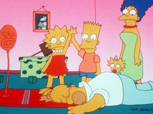 Die Simpson-Familie im Wohnzimmer: Familienvater Homer Simpson am Boden, ganz rechts seine Frau Marge, davor das Nesthäkchen Maggie, dann Bart, der Stammhalter der Familie, mit seiner intelligenten Schwester Lisa. Aufnahme von 1991.