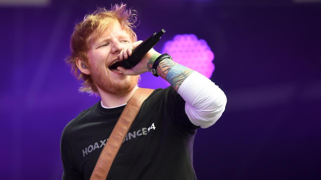 Der britische Sänger Ed Sheeran bei einem Konzert. Der britische Sänger Ed Sheeran bei einem Konzert.