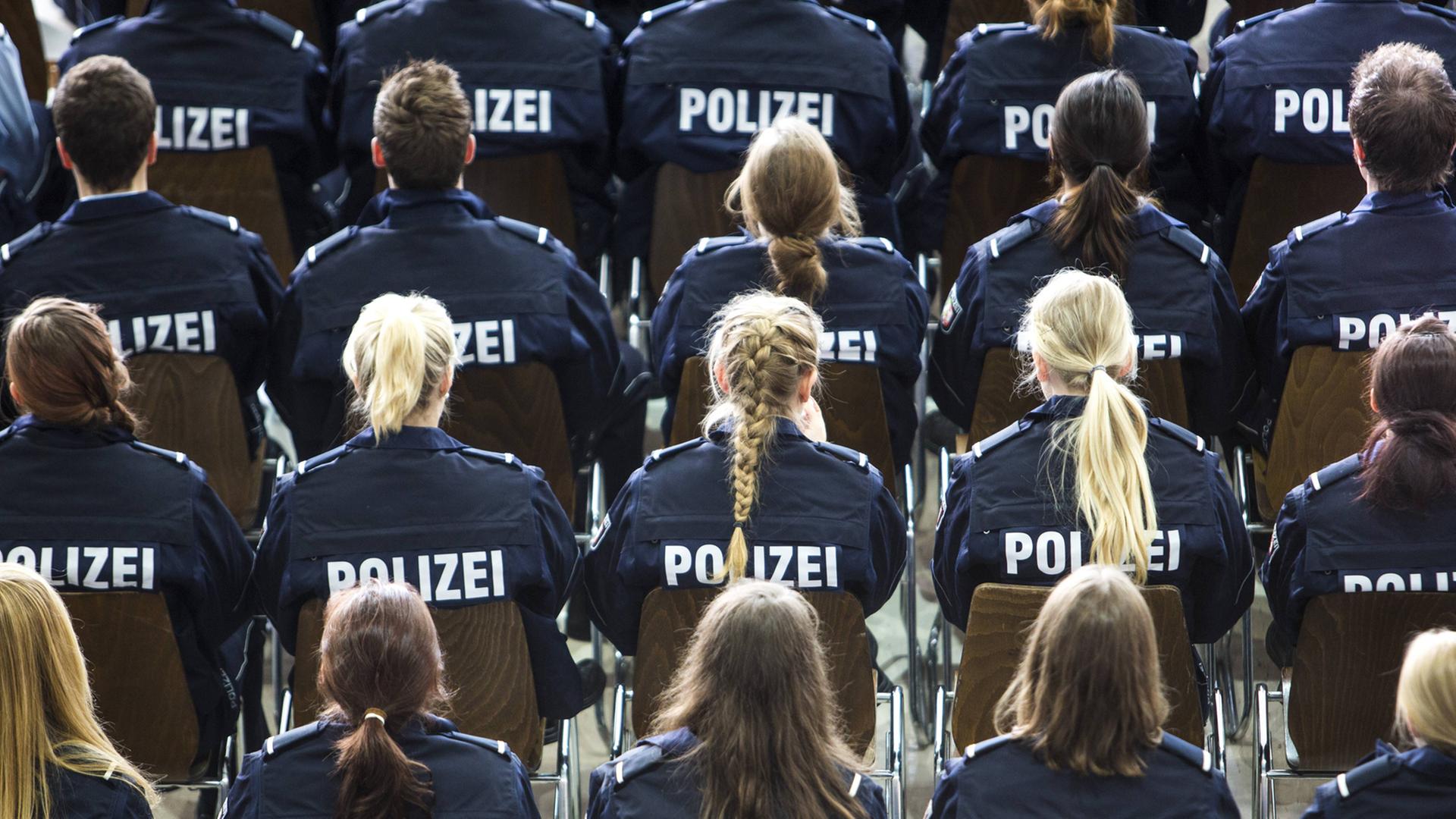 Auszubildende bei der Polizei NRW Auszubildende bei der Polizei NRW