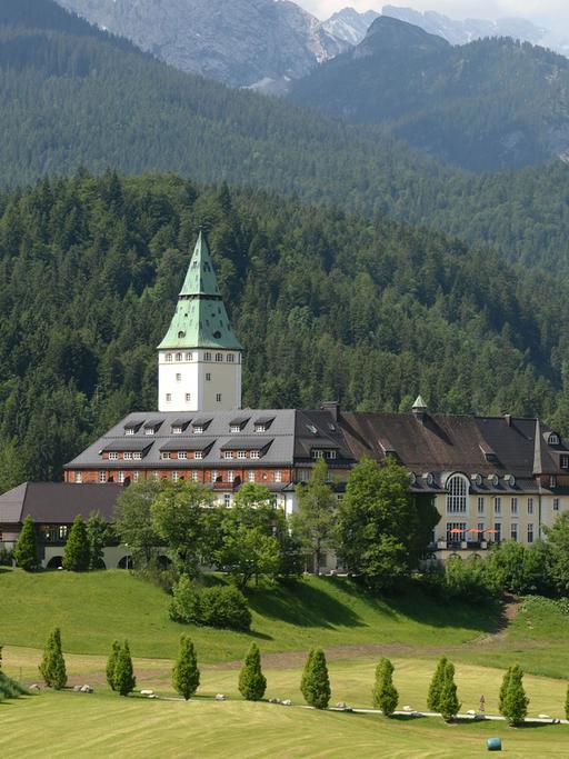 Das Schloss Elmau in der Nähe von Garmisch-Partenkirchen ist Ort des G7-Treffens im Juni 2015.