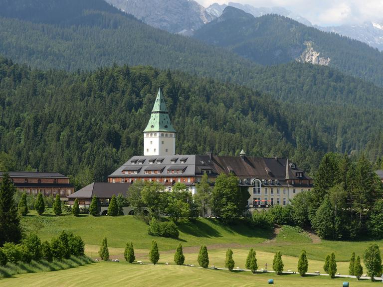 Das Schloss Elmau in der Nähe von Garmisch-Partenkirchen ist Ort des G7-Treffens im Juni 2015.