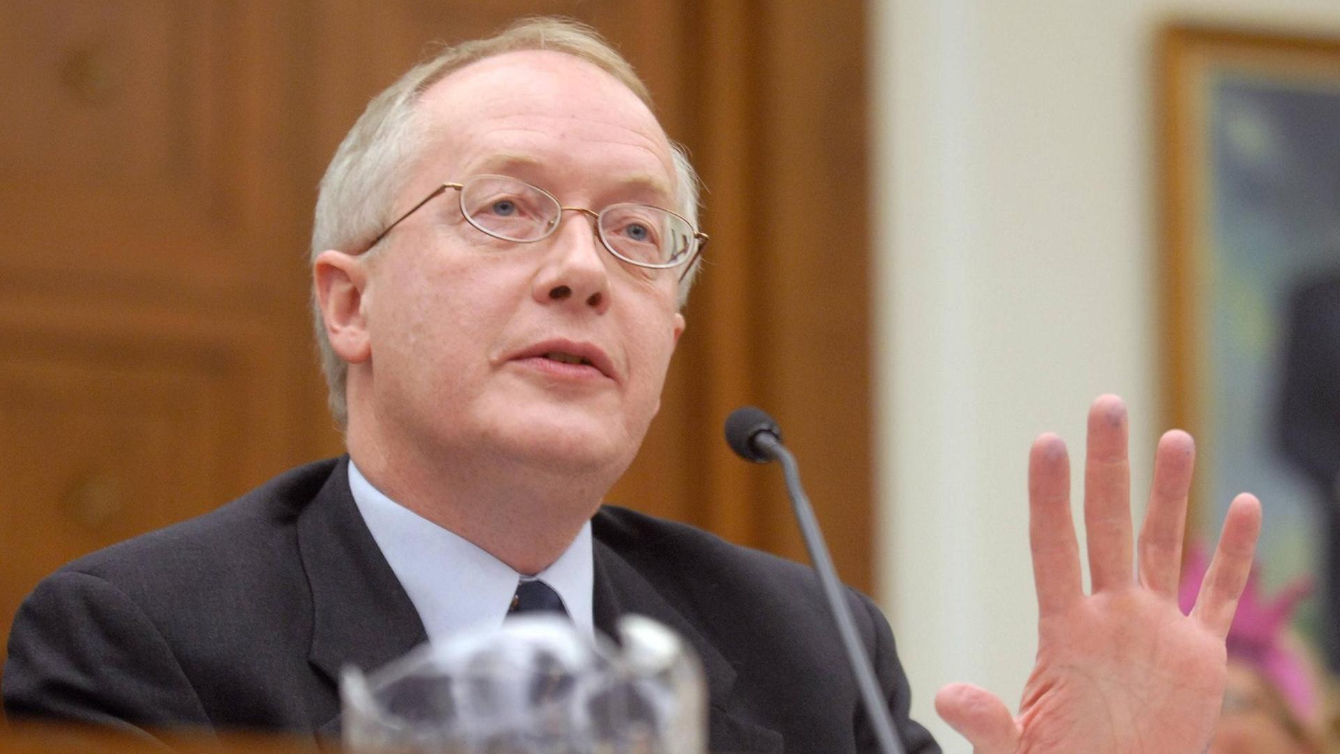 Klimaskeptiker Myron Ebell während einer Anhörung vor dem - House Energy Independence and Global Warming Committee - in Washington D.C. am 19.12.2007. Klimaskeptiker Myron Ebell während einer Anhörung vor dem - House Energy Independence and Global Warming Committee - in Washington D.C. am 19.12.2007.