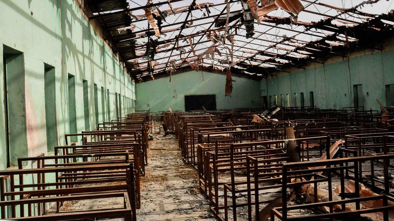 Ausgebrannter Prüfungsraum einer staatlichen Schule in der Stadt Chibok im Nordosten Nigerias Ausgebrannter Prüfungsraum einer staatlichen Schule in der Stadt Chibok im Nordosten Nigerias