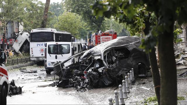 Bombenanschlag auf einen Polizeibus in Istanbul.