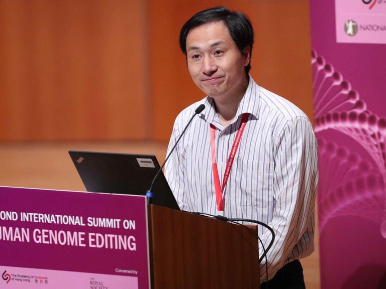 Der chinesische Gen-Forscher He Jiankui auf einem hochkarätig besetzten Fachkongress in Hongkong am 29. November 2018.