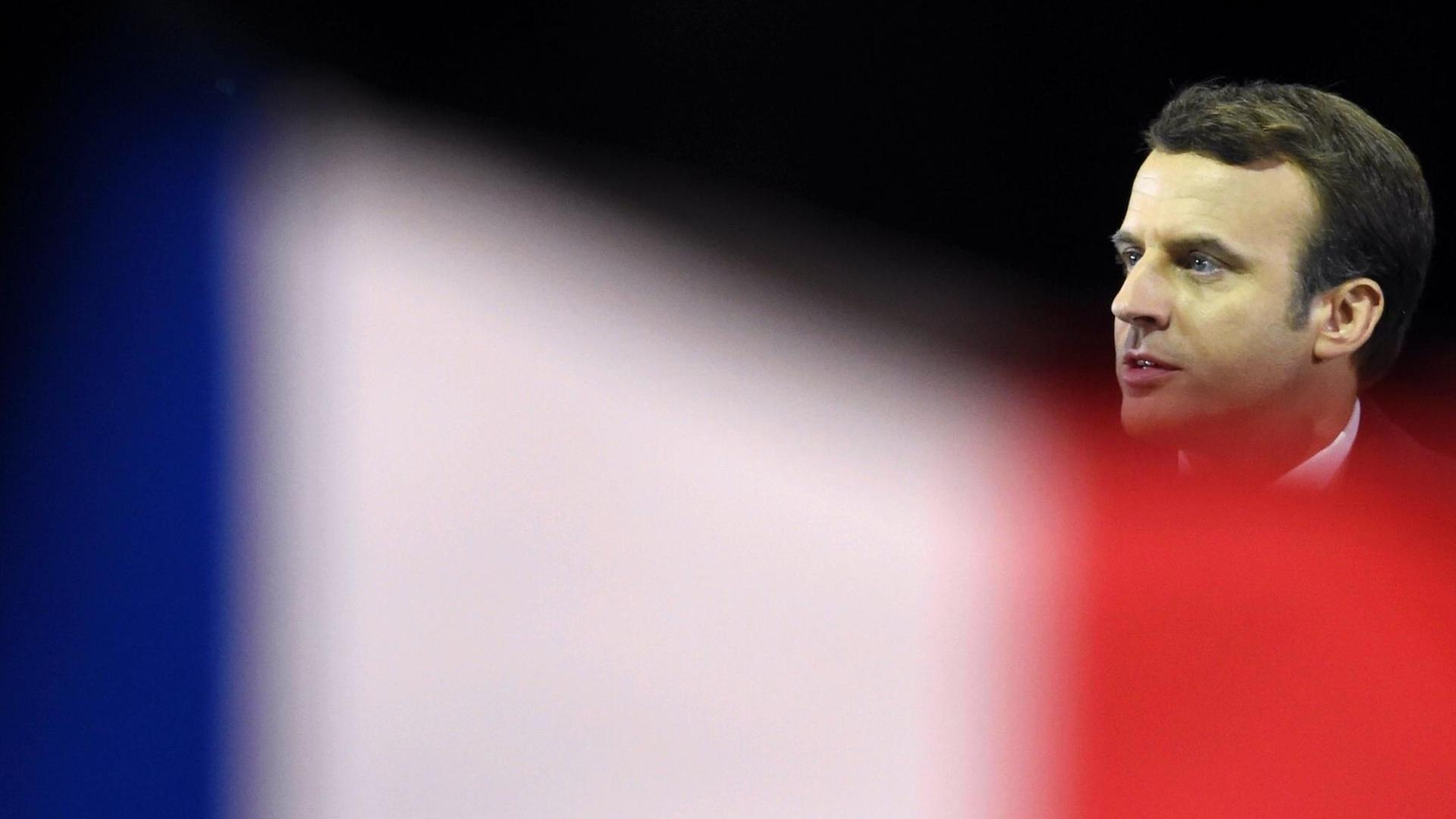 Emmanuel Macron hat die Präsidentenwahl mit seiner Bewegung En Marche gewonnen Emmanuel Macron hat die Präsidentenwahl mit seiner Bewegung En Marche gewonnen