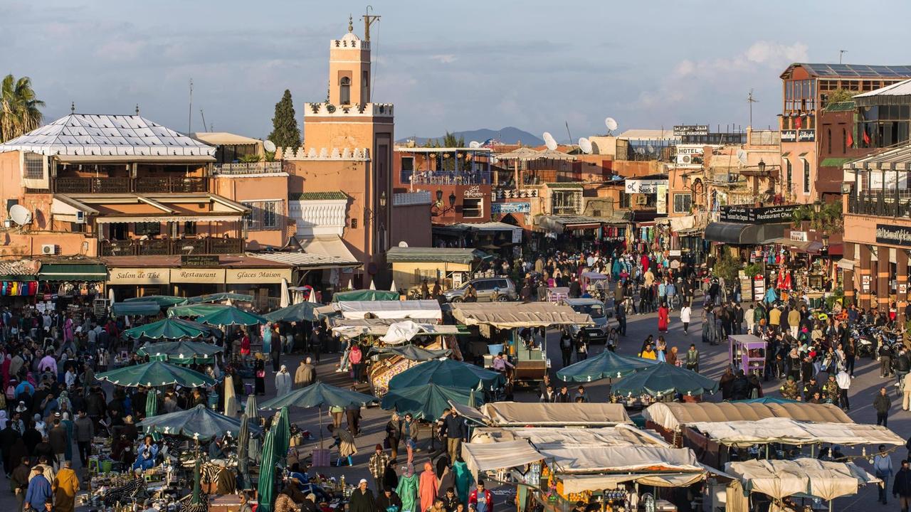 Der zentrale Marktplatz Jemaa el Fna in Marrakesch, Marokko. Der zentrale Marktplatz Jemaa el Fna in Marrakesch, Marokko.