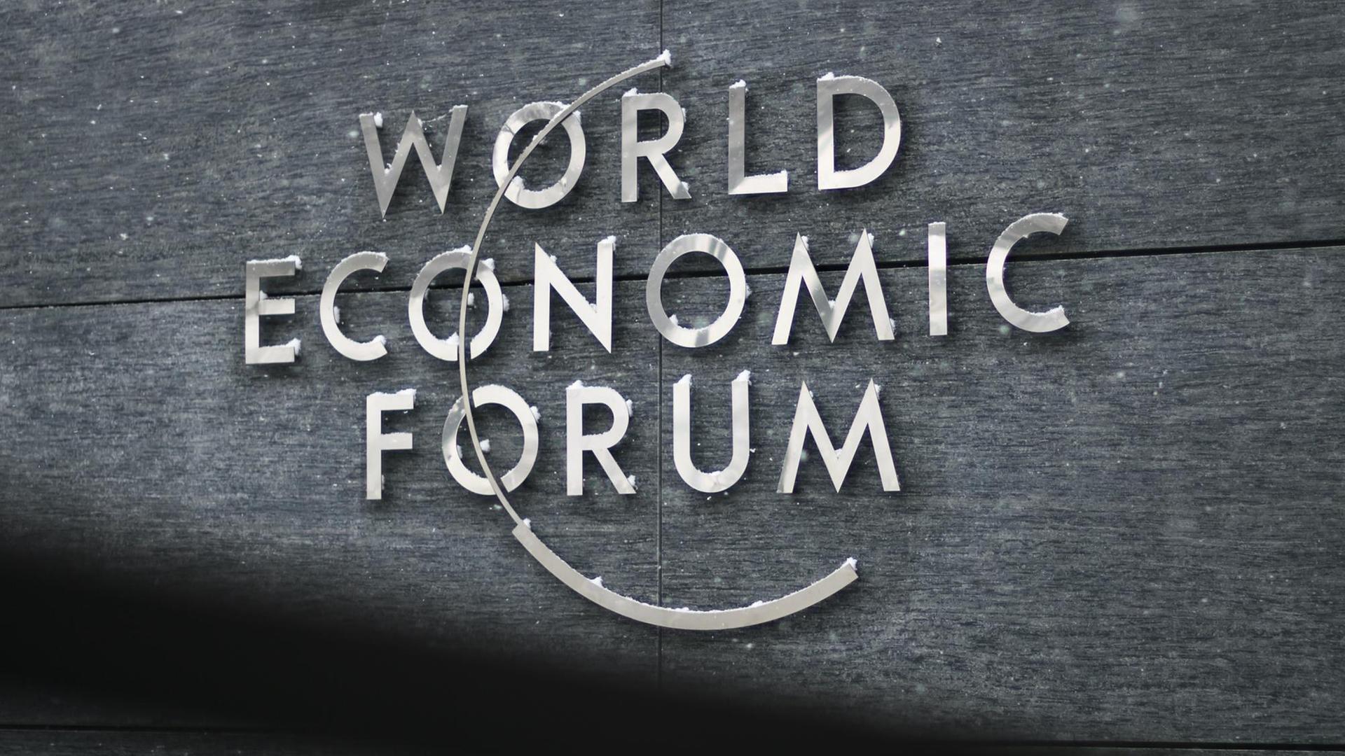 Das Logo des World Economic Forums in Davos 2017.