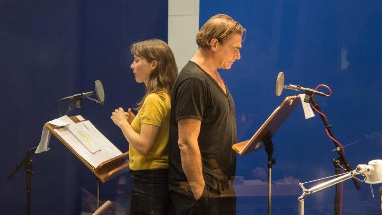 Hörspiel des Monats: "Simeliberg" Kathrin von Steinburg und Martin Feifel im Hörspielstudio. Hörspiel des Monats: "Simeliberg" Kathrin von Steinburg und Martin Feifel im Hörspielstudio.
