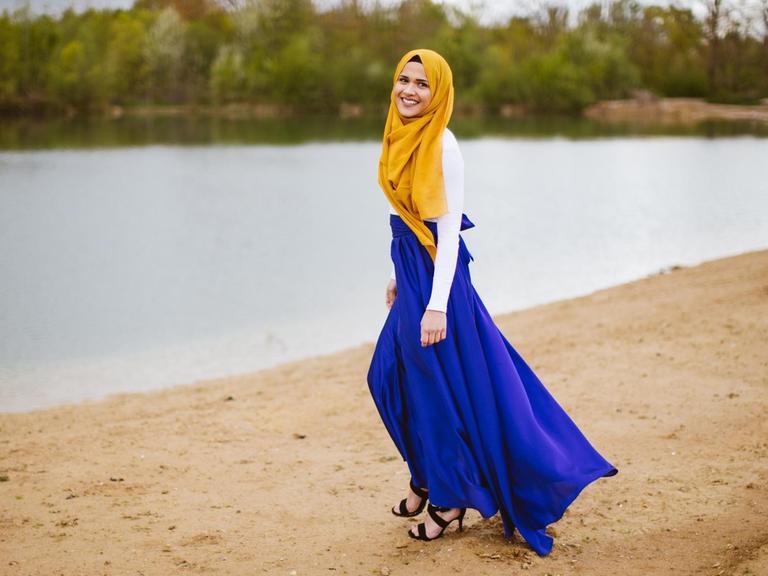 Eine #hijabista im Sommer - Kollektion vom Label Mizaan