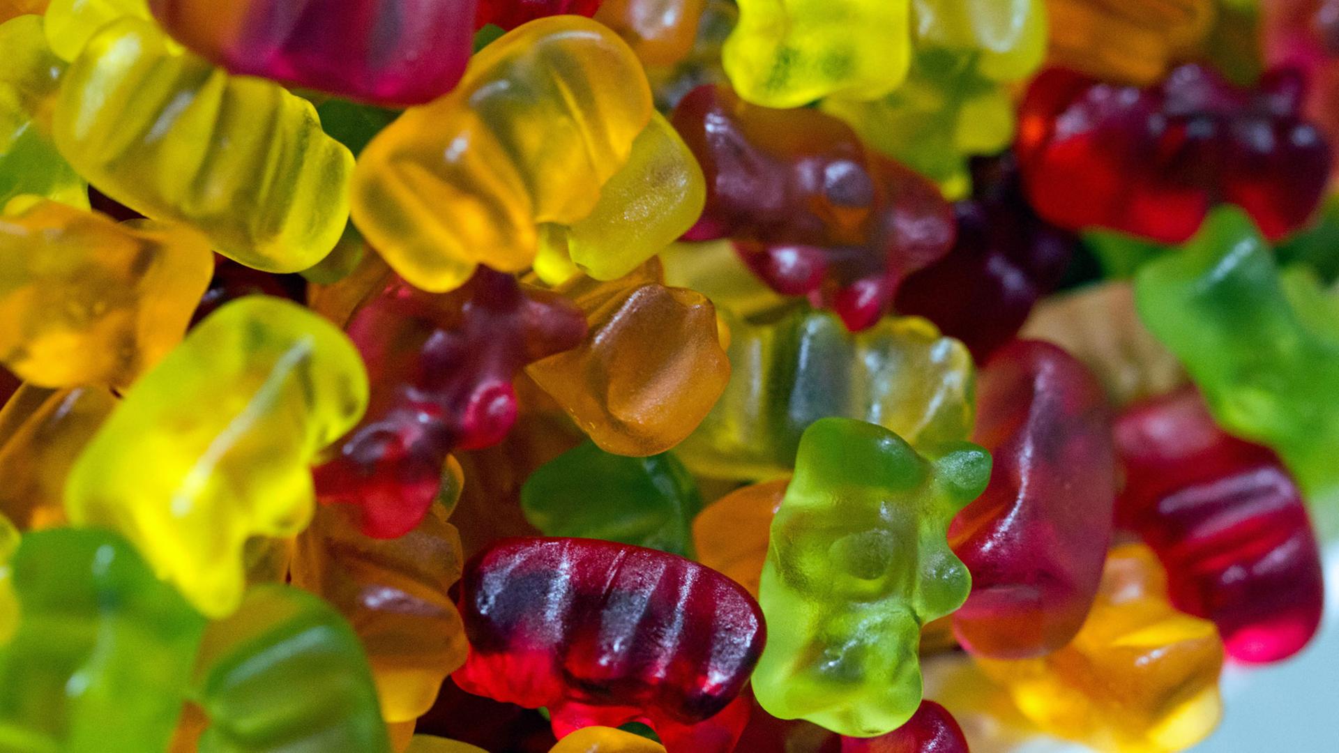 Gibt es seit der Weimarer Republik: Gummibärchen. Gibt es seit der Weimarer Republik: Gummibärchen.