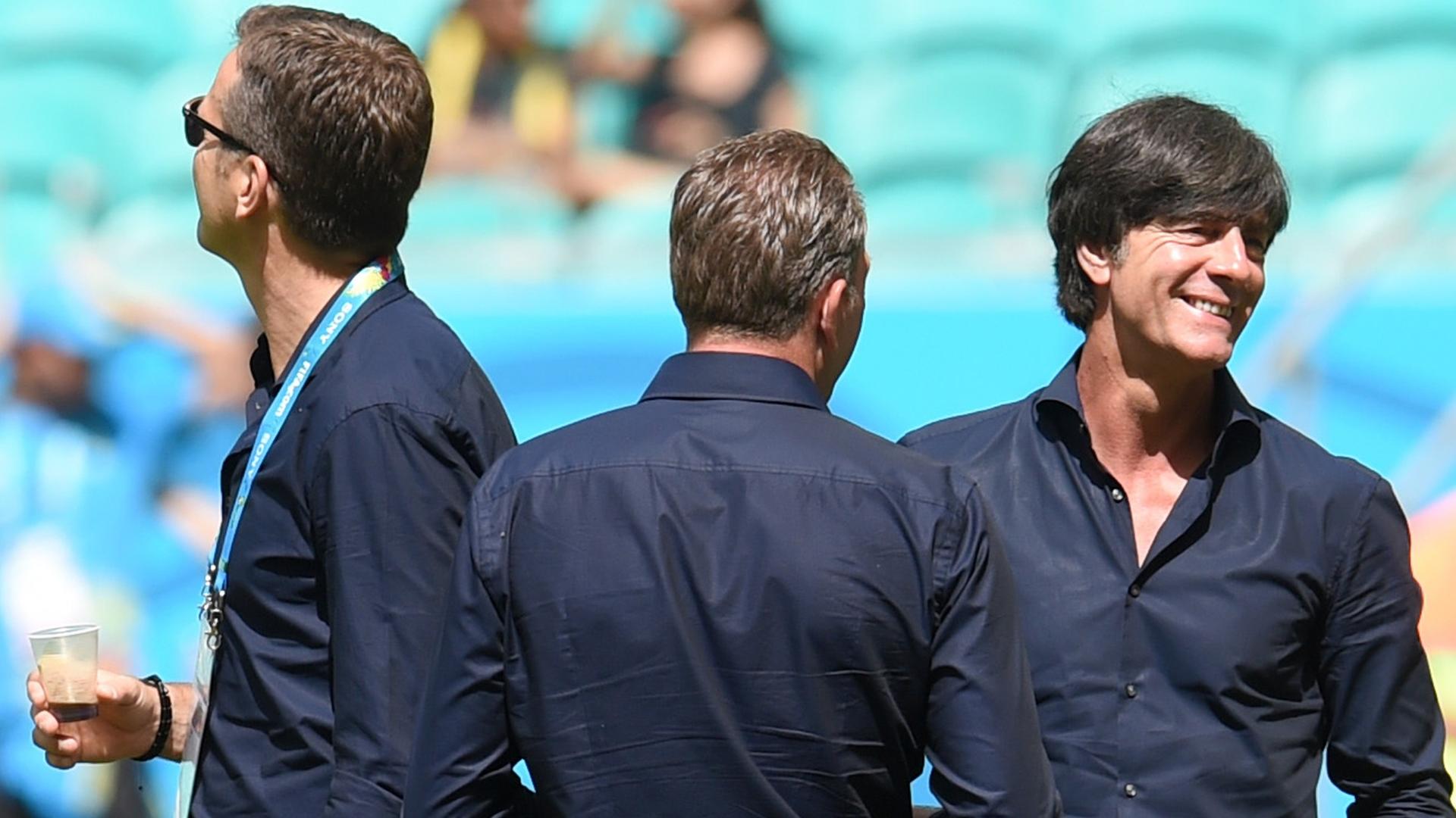 Bundestrainer Joachim Löw (r.) mit Oliver Bierhoff und Torwarttrainer Andreas Köpke. Bundestrainer Joachim Löw (r.) mit Oliver Bierhoff und Torwarttrainer Andreas Köpke.