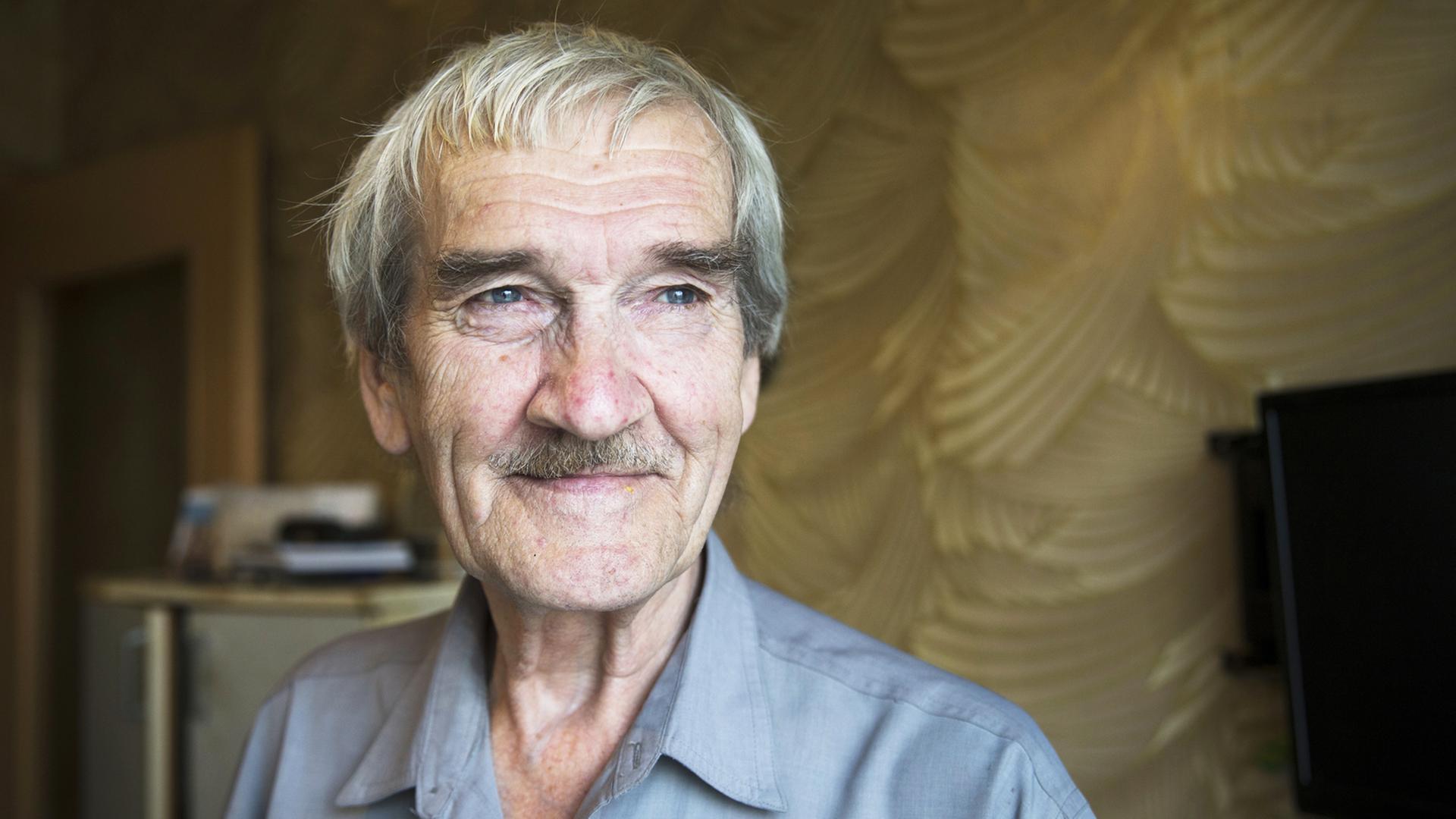 Das Foto zeigt Stanislaw Petrow im Porträt. Das Foto zeigt Stanislaw Petrow im Porträt.