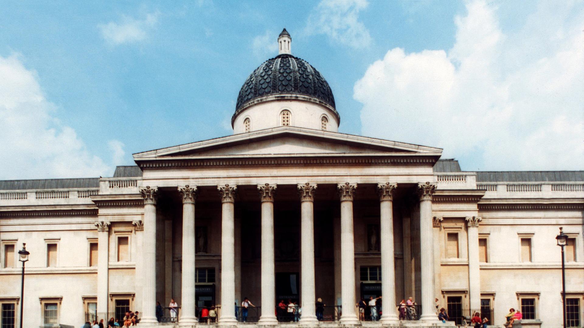 Zu sehen ist die Front der National Gallery in London mit ihrem Säulenvorbau und großer Kuppel. Zu sehen ist die Front der National Gallery in London mit ihrem Säulenvorbau und großer Kuppel.