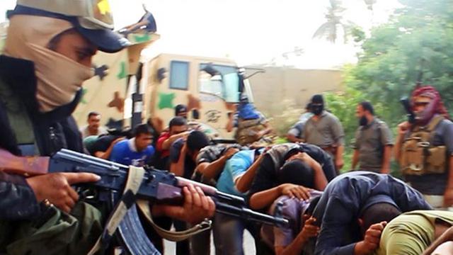 Propaganda der Dschihadisten: Das Foto zeigt die Vorführung irakischer Soldaten