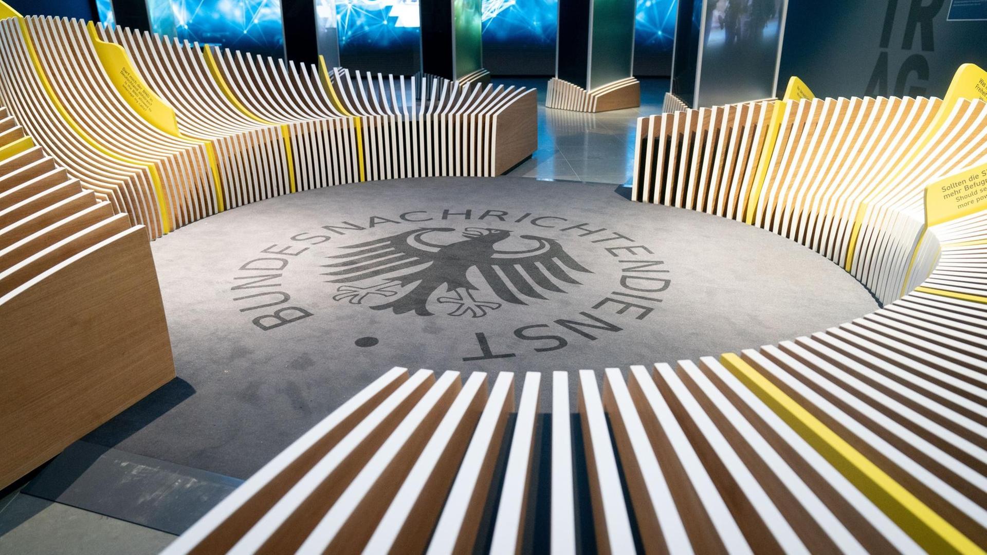 Die Ausstellung des neuen Besucherzentrums des Bundesnachrichtendienstes. Hier werden Asservate des Geheimdienstes ausgestellt, die bisher noch nie für die Öffentlichkeit zugänglich waren. Die Ausstellung des neuen Besucherzentrums des Bundesnachrichtendienstes. Hier werden Asservate des Geheimdienstes ausgestellt, die bisher noch nie für die Öffentlichkeit zugänglich waren.