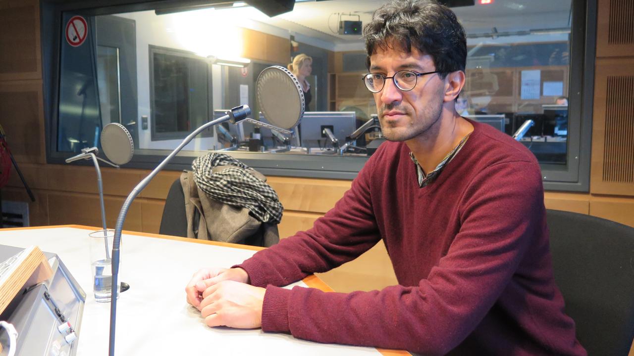 Der Schriftsteller Steven Uhly war zu Gast in der Sendung "Im Gespräch" im Deutschlandradio Kultur.