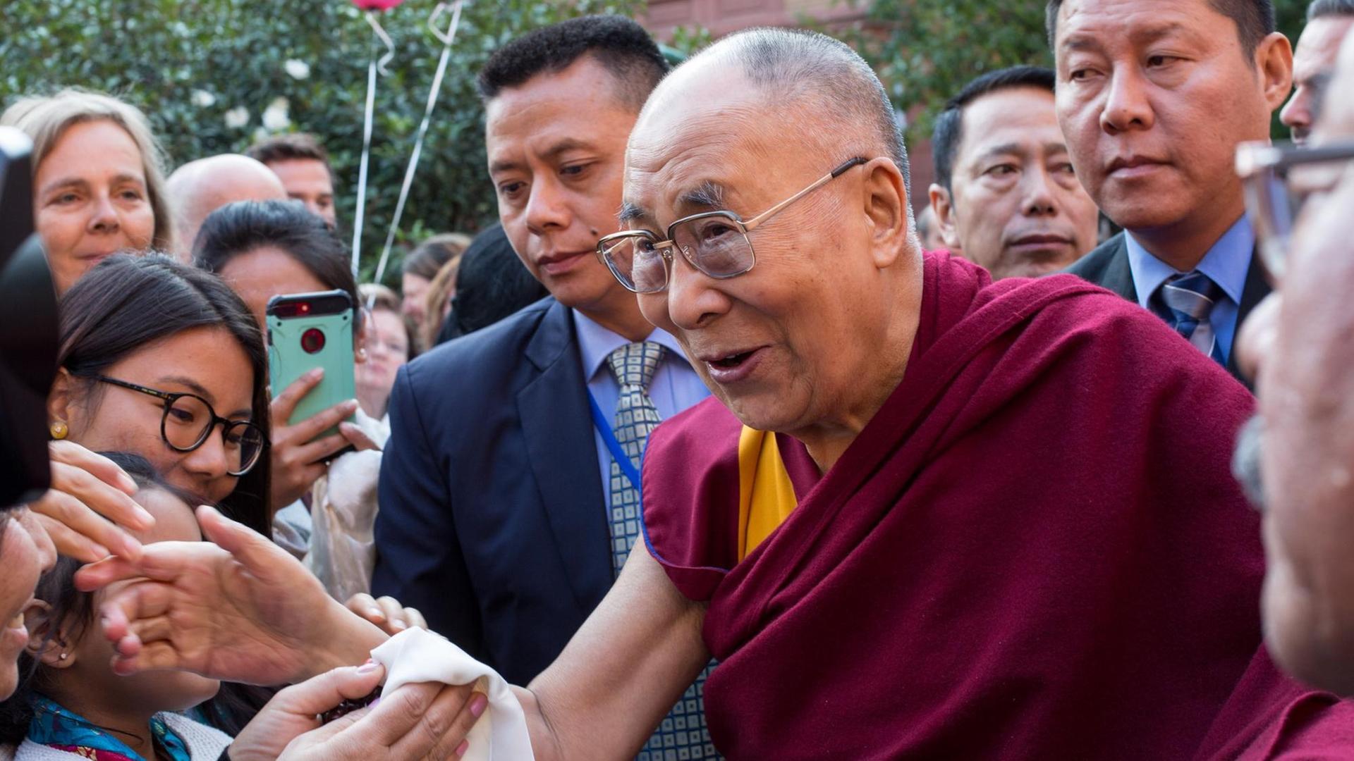 Der Dalai Lama bei einem Besuch in Heidelberg. Der Dalai Lama bei einem Besuch in Heidelberg.