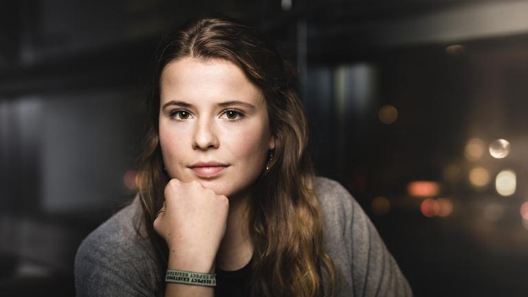 Close-Up Porträt der Klimaaktivistin Luisa Neubauer im Rahmen eines Interviews in Berlin am 13.11.2019. 