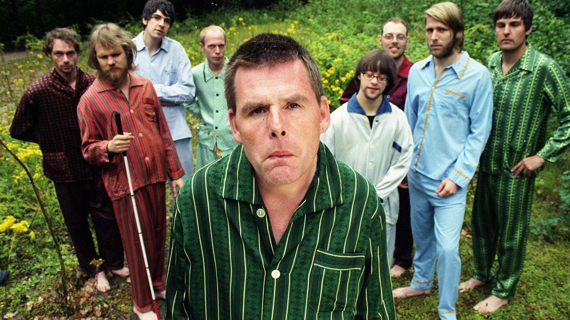 Ein Gruppenfoto der Mitglieder des Bandprojektes 'Stadion 17' von 2008. Ein Gruppenfoto der Mitglieder des Bandprojektes 'Stadion 17' von 2008.