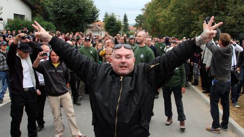 Unterstützer der rechtsextremen "Volkspartei Unsere Slowakei" bei einer Demonstration in der Ostslowakei.