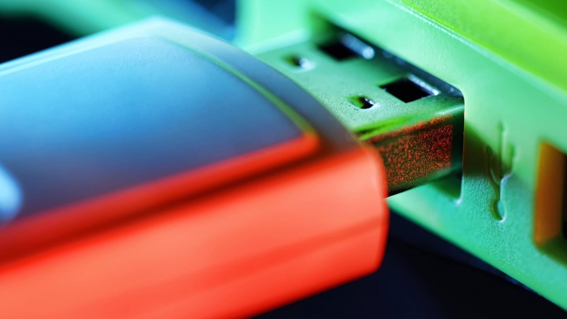 USB-Stick in einem Laptop USB-Stick in einem Laptop