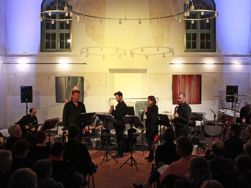 Das MEKOMOT Ensemble bei einer Aufführung in der Alten Synagoge Hagenow