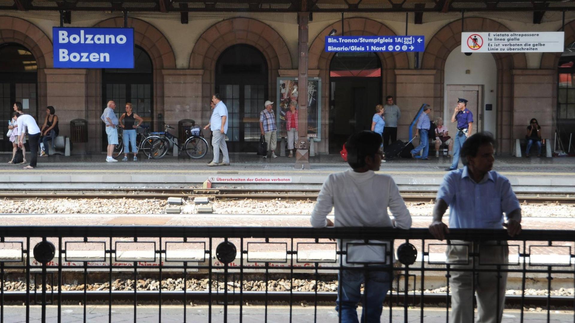Hauptbahnhof Bozen / Bolzano - in Südtirol Hauptbahnhof Bozen / Bolzano - in Südtirol