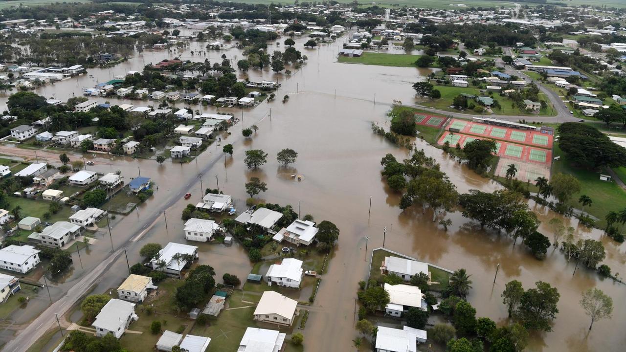 Häuser in Ingham im Bundesstaat North Queensland: Tagelanger Regen hat viele Ortschaften überschwemmt.