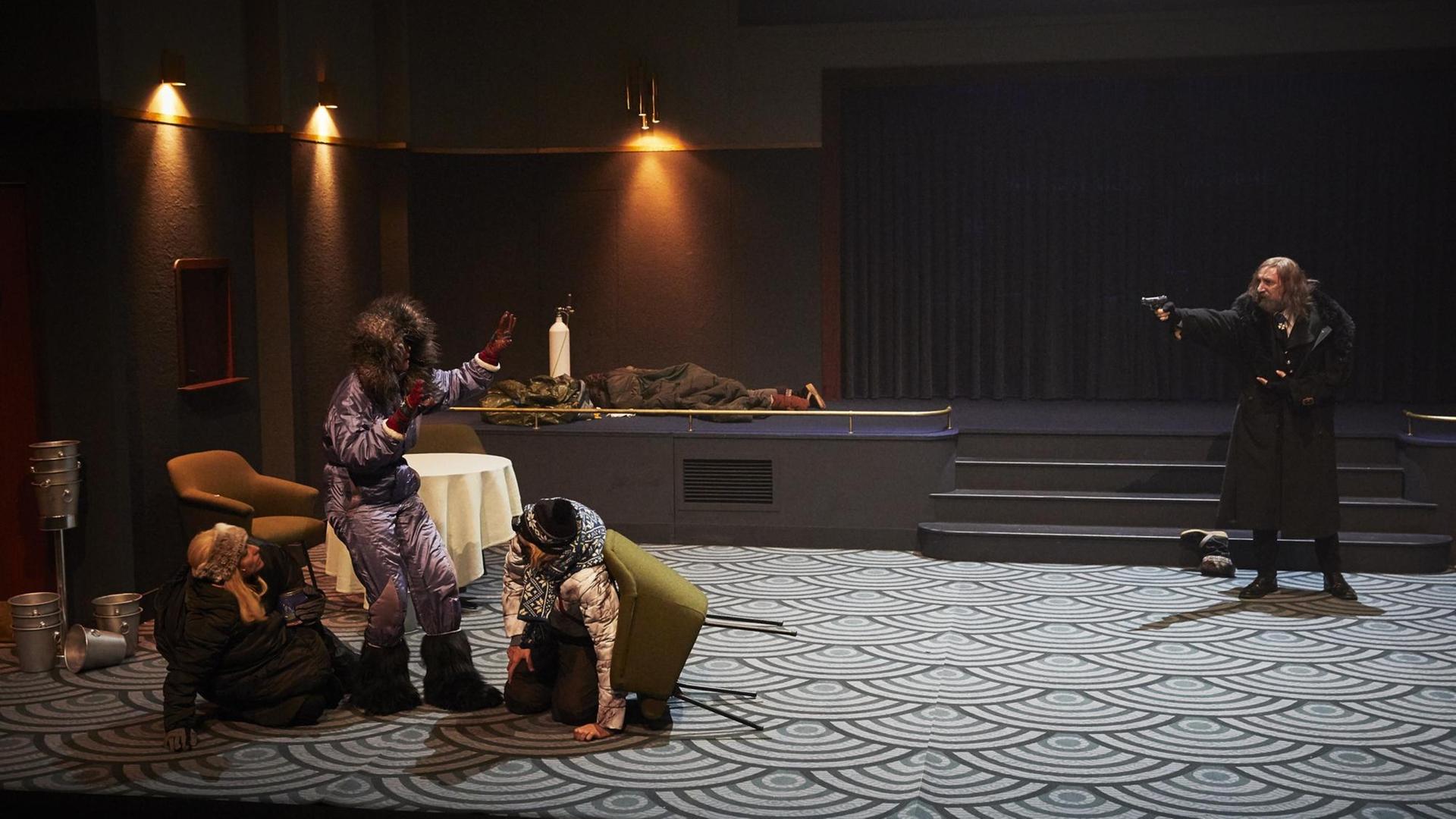 Eine Szene aus Anne-Cecile Vadalems "Arctique" beim Festival d'Avignon 2018 Eine Szene aus Anne-Cecile Vadalems "Arctique" beim Festival d'Avignon 2018