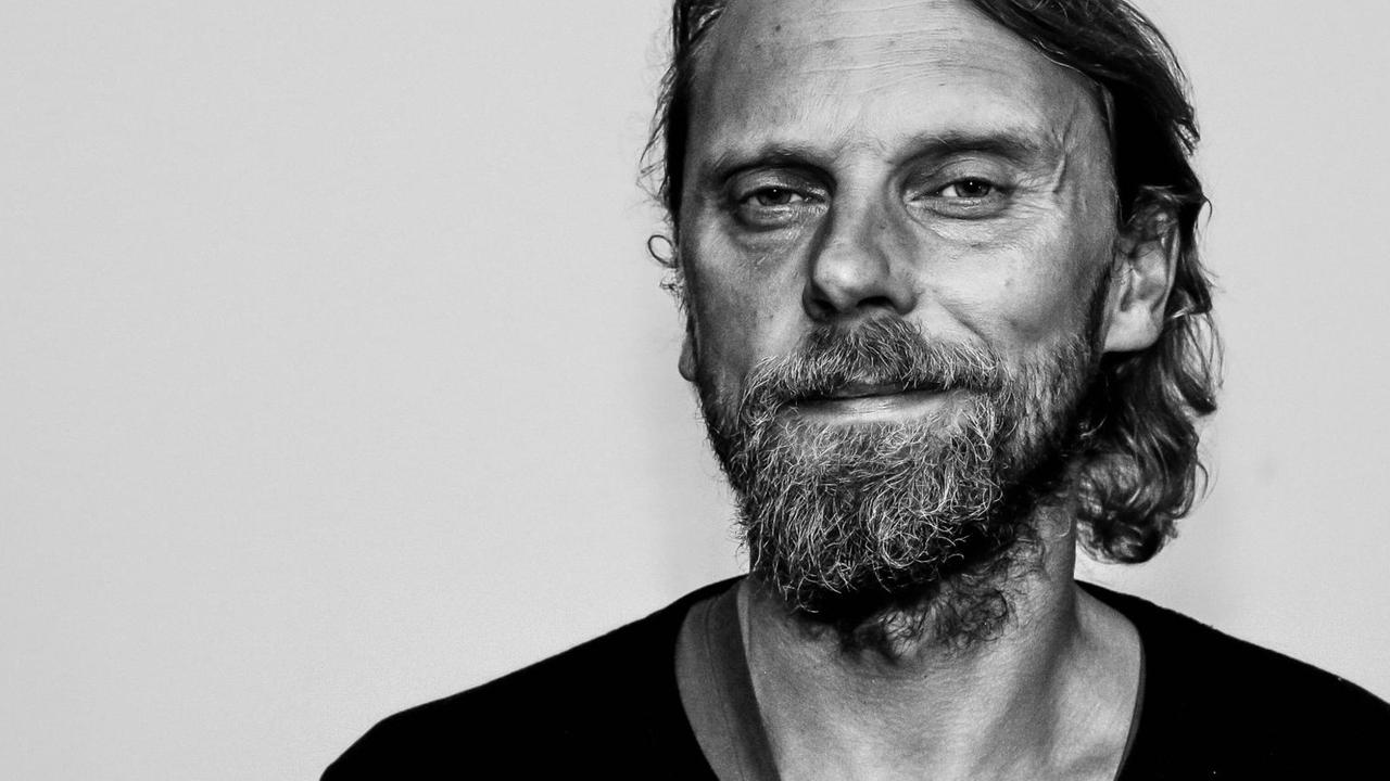 Porträt des Autors und Musikkritikers Jens Balzer Porträt des Autors und Musikkritikers Jens Balzer