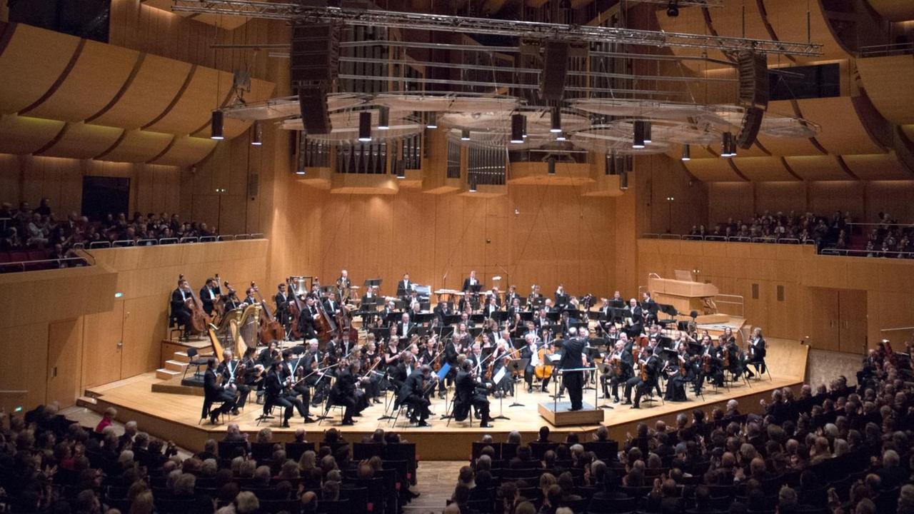 Die Münchner Philharmoniker spielen unter der Leitung von Valery Gergiev am 06.03.2015 in München (Bayern) in der Philharmonie im Gasteig. 